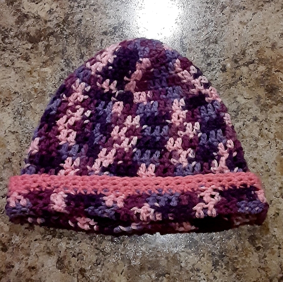 A crocheted hat and scarf set - Picture 5 of 7